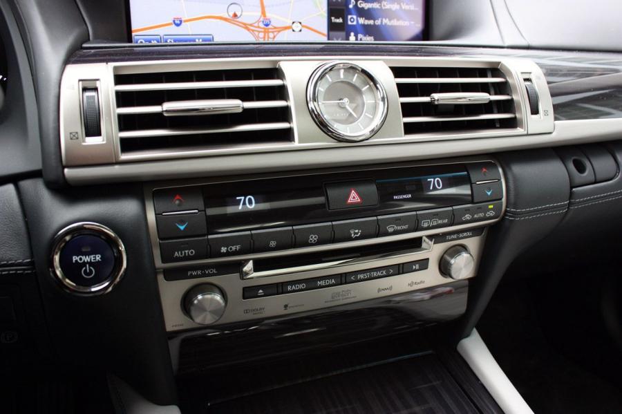  Lexus LS600h L 2013 года  (фото 8 из 45)